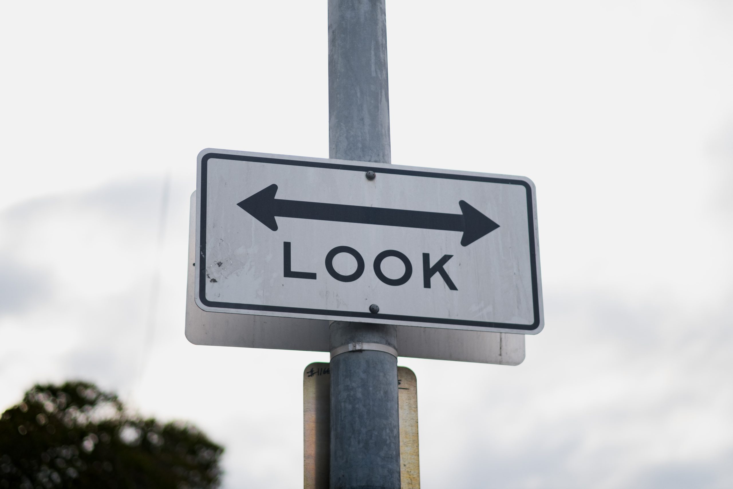 "Look" sign with double ended arrow